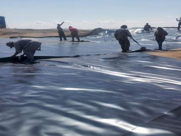 提升養(yǎng)殖防滲膜的穩(wěn)定性是施工關(guān)鍵點(diǎn) 提升養(yǎng)殖防滲膜的穩(wěn)定性是施工關(guān)鍵點(diǎn)