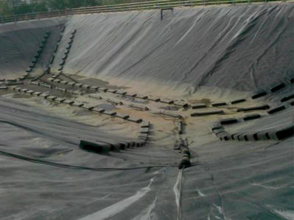 防滲土工膜的使用有效解決養(yǎng)殖環(huán)境問(wèn)題