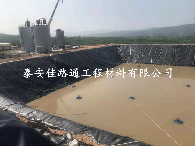 HDPE防滲膜廠家提醒您：焊接須保持干凈整潔。