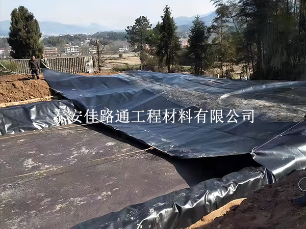 藕池鋪設(shè)防滲土工膜有哪些焊接工序須掌握？