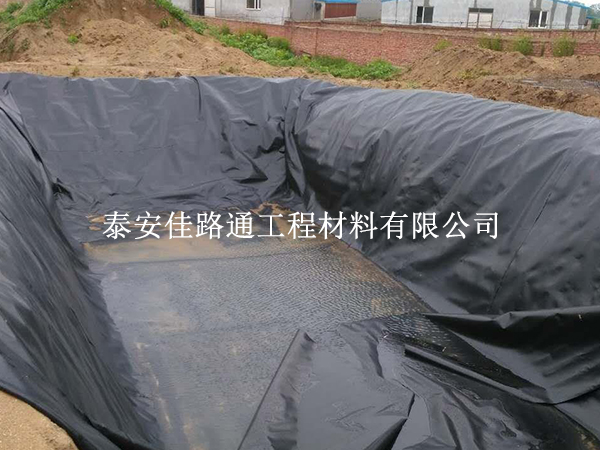 鋪設(shè)水產(chǎn)養(yǎng)殖防滲膜時做好溫度控制很關(guān)鍵