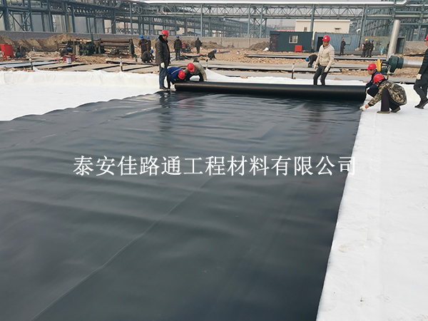 養(yǎng)殖防滲膜破損后該如何進行修補？