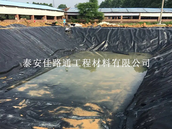魚塘防滲膜的滲透系數(shù)受哪些因素影響？