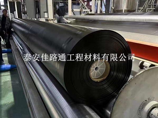 延長水產(chǎn)養(yǎng)殖防滲膜使用壽命：智慧維護，持久守護