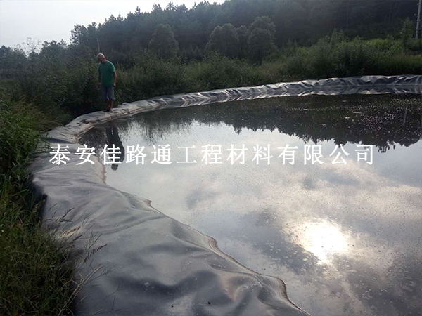 雨季焊接魚(yú)塘防滲膜，這 6 大要點(diǎn)必須掌握！