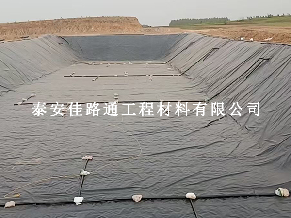 沼氣池防滲膜因環(huán)境破損？這樣應(yīng)對(duì)更有效