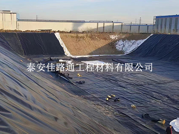 藕池防滲膜總漏？別忽視基面處理的關(guān)鍵作用